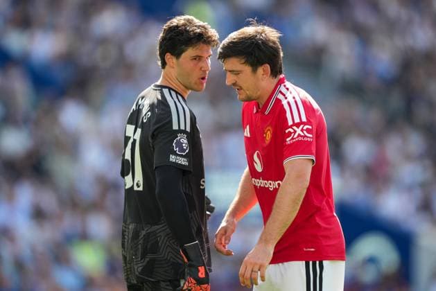 Senne Lammens talks to Harry Maguire of Manchester United, ManU Brighton and Hove Albion v Manchester United, Premier League, Football, American Express Community Stadium, Brighton, UK - 24 May 2026Brighton American Express Community Stadi United Kingdom EDITORIAL USE ONLY No use with unauthorised audio, video, data, fixture lists, club league logos or live services. Online in-match use limited to 120 images, no video emulation. No use in betting, games or single club league player publications. Copyright: xSeanxRyan Shutterstockx 16889822ae