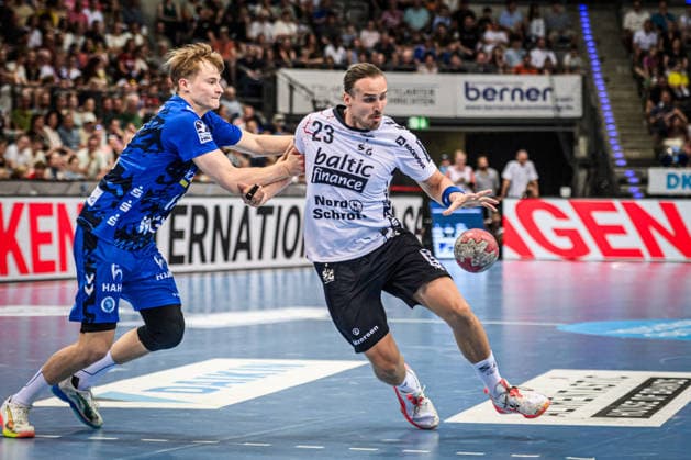 Kent Robin Tonnesen (SG Flensburg-Handewitt, 23) vs. Linus Schmid (TVB Stuttgart, 18) GER, TVB Stuttgart - SG Flensburg-Handewitt, DAIKIN HBL, Handball, Bundesliga, 32. Spieltag, Spielzeit 2025 2026, 24.05.2026 GER, TVB Stuttgart - SG Flensburg-Handewitt, DAIKIN HBL, Handball, Bundesliga, 32. Spieltag, Spielzeit 2025 2026, 24.05.2026 Stuttgart Copyright: xSandyxDinkelackerx EP_SDR