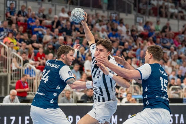 Zweikampf zwischen Gerdas Barbarskas (Bergischer HC 06, 14), Rasmus Ankermann (THW Kiel, 22) und Lars Mitchell Kooij (Bergischer HC 06, 15). Bergischer HC vs. THW KIel, Handball, DAIKIN HBL, 32. Spieltag, Saison 2025 2026, 24.05.2026 Bergischer HC vs. THW Kiel, Handball, DAIKIN HBL, 32. Spieltag, Saison 2025 2026, 24.05.2026 Duesseldorf Copyright: xEibner-Pressefoto ThomasxHaeslerx EP_THR