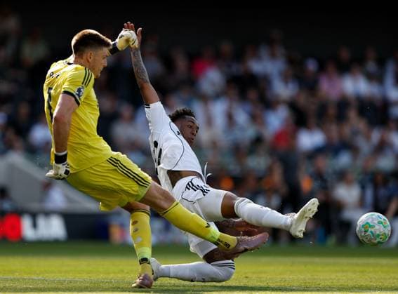 Kevin of Fulham closes down Nick Pope the Newcastle United goalkeeper Fulham v Newcastle United, Premier League, Football, Craven Cottage, London, UK - 24 May 2026London Craven Cottage United Kingdom EDITORIAL USE ONLY No use with unauthorised audio, video, data, fixture lists, club league logos or live services. Online in-match use limited to 120 images, no video emulation. No use in betting, games or single club league player publications. Copyright: xMattxImpey Shutterstockx 16889842da