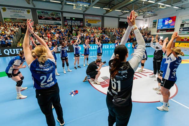 Die Mannschaft von HSG Blomberg-Lippe jubelt nach Spielende ueber den 28:27 Sieg GER, HSG Blomberg-Lippe vs. Borussia Dortmund, Handball, 1. Bundesliga Frauen, Play-Offs, Finale, Spiel 2, 24.05.2026 GER, HSG Blomberg-Lippe vs. Borussia Dortmund, Handball, 1. Bundesliga Frauen, Play-Offs, Finale, Spiel 2, 24.05.2026 Blomberg Copyright: xEibner-Pressefoto JanxRollingerx EP_JSK