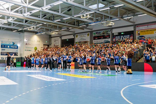 Die Mannschaft von HSG Blomberg-Lippe jubelt nach Spielende ueber den 28:27 Sieg GER, HSG Blomberg-Lippe vs. Borussia Dortmund, Handball, 1. Bundesliga Frauen, Play-Offs, Finale, Spiel 2, 24.05.2026 GER, HSG Blomberg-Lippe vs. Borussia Dortmund, Handball, 1. Bundesliga Frauen, Play-Offs, Finale, Spiel 2, 24.05.2026 Blomberg Copyright: xEibner-Pressefoto JanxRollingerx EP_JSK