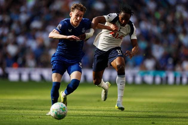 James Garner of Everton and Mathys Tel of Tottenham Hotspur challenge for the ball Tottenham Hotspur v Everton, Premier League, Football, Tottenham Hotspur Stadium, London, UK - 24 May 2026London Tottenham Hotspur Stadium United Kingdom EDITORIAL USE ONLY No use with unauthorised audio, video, data, fixture lists, club league logos or live services. Online in-match use limited to 120 images, no video emulation. No use in betting, games or single club league player publications. Copyright: xWillxCooper Shutterstockx 16889865y