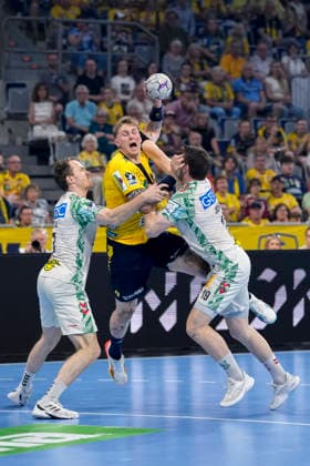 v.li.: Felix Claar (SCM, 7), Edwin Aspenbäck (RNL, 78), Elvar Örn Jonsson (SCM, 19), Zweikampf, Spielszene, Duell, duel, tackle, tackling, Dynamik, Action, Aktion, 24.05.2026, Mannheim (Deutschland), Handball, Bundesliga, Rhein-Neckar Löwen - SC Magdeburg