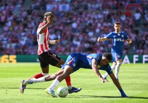 Nilson Alderete of Sunderland fouls Wesley Fofana of Chelsea Sunderland v Chelsea, Premier League, Football, Stadium of Light, Sunderland, UK - 24 May 2026Sunderland Stadium of Light United Kingdom EDITORIAL USE ONLY No use with unauthorised audio, video, data, fixture lists, club league logos or live services. Online in-match use limited to 120 images, no video emulation. No use in betting, games or single club league player publications. Copyright: xRichardxLee Shutterstockx 16889858bb