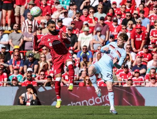 Brentford s Keane Lewis-Potter battles with Liverpool s Mohamed Salah Liverpool v Brentford, Premier League, Football, Anfield, Liverpool, UK - 24 May 2026Liverpool Anfield United Kingdom EDITORIAL USE ONLY No use with unauthorised audio, video, data, fixture lists, club league logos or live services. Online in-match use limited to 120 images, no video emulation. No use in betting, games or single club league player publications. Copyright: xAlexxDodd Shutterstockx 16889846cn