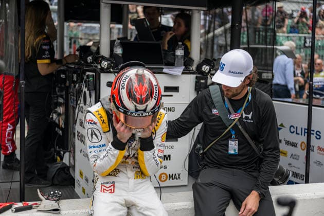 May 24, 2026, Speedway, Indiana, USA: IndyCar, Indy Car, IRL, USA SERIES driver, MARCUS ARMSTRONG (66) (NZL) of Christchurch, New Zealand, debriefs with his engineers and crew during the Indianapolis 500 at Indianapolis Motor Speedway in SPEEDWAY Indiana. INDYCAR SERIES: May 24, 2026: Indianapolis 500: Marcus Armstrong - ZUMAa161 20260524_aaa_a161_043 Copyright: xDavidxDahl GMGx