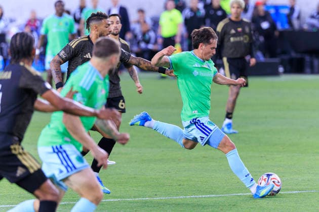 May 24, 2026, Los Angeles, California, USA: Snyder Brunell 37 of the Seattle Sounders FC makes a goal attempt during their regular season MLS, Fussball Herren, USA game against the Los Angeles Football Club on Sunday May 24, 2026 at the BMO Stadium in Los Angeles, California. LAFC defeat Sounders, 1-0. ARIANA RUIZ PI LAFC Defeat Sounders, 1-0 - ZUMAp124 20260524_zaa_p124_030 Copyright: xArianaxRuizx