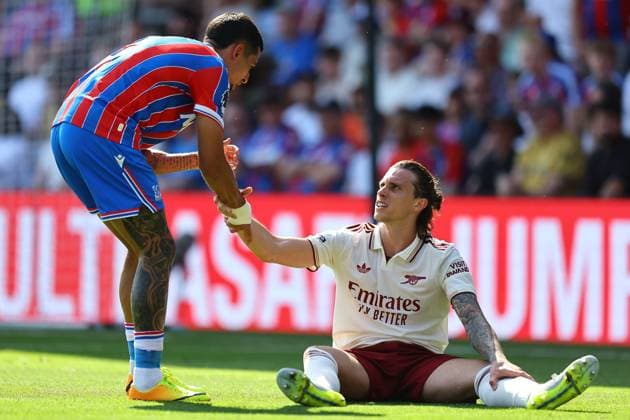 Riccardo Calafiori of Arsenal and Daniel Munoz of Crystal Palace Crystal Palace v Arsenal, Premier League, Football, Selhurst Park, London, UK - 24 May 2026London Selhurst Park United Kingdom EDITORIAL USE ONLY No use with unauthorised audio, video, data, fixture lists, club league logos or live services. Online in-match use limited to 120 images, no video emulation. No use in betting, games or single club league player publications. Copyright: xMichaelxZemanek Shutterstockx 16889837dz
