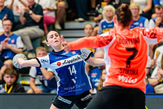 (L-R) Ona Vegue (HSG Blomberg-Lippe, 14) im Torwurf gegen Melina Szikora (Borussia Dortmund, 07) GER, HSG Blomberg-Lippe vs. Borussia Dortmund, Handball, 1. Bundesliga Frauen, Play-Offs, Finale, Spiel 2, 24.05.2026 GER, HSG Blomberg-Lippe vs. Borussia Dortmund, Handball, 1. Bundesliga Frauen, Play-Offs, Finale, Spiel 2, 24.05.2026 Blomberg Copyright: xEibner-Pressefoto JanxRollingerx EP_JSK