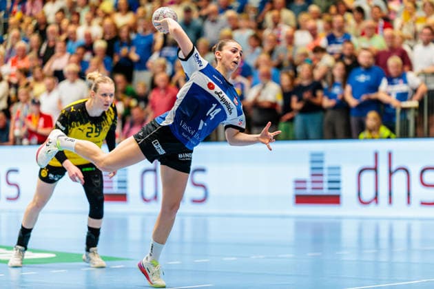 Ona Vegue (HSG Blomberg-Lippe, 14) fuehrt einen Siebenmeter aus und trifft GER, HSG Blomberg-Lippe vs. Borussia Dortmund, Handball, 1. Bundesliga Frauen, Play-Offs, Finale, Spiel 2, 24.05.2026 GER, HSG Blomberg-Lippe vs. Borussia Dortmund, Handball, 1. Bundesliga Frauen, Play-Offs, Finale, Spiel 2, 24.05.2026 Blomberg Copyright: xEibner-Pressefoto JanxRollingerx EP_JSK