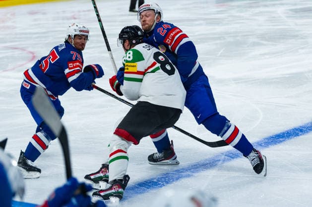 ZURICH, SWITZERLAND - MAY 25: Tamas Sarpatki (Hungary, 88) against Connor Clifton (United States, 75) and Oliver Mathieu (United States, 24) during the Preliminary Round - Group A Match 47 between United States and Hungary at the IIHF Ice hockey, Eishockey World Championship, WM, Weltmeisterschaft 2026, Swiss Life Arena on May 25, 2026 in Zurich, Switzerland. Zurich Switzerland Copyright: xTimoxSteinx
