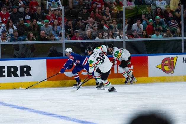 ZURICH, SWITZERLAND - MAY 25: Ryan Leonard (United States, 9) against Csanad Erdely (Hungary, 36) and Roland Kiss (Hungary, 17) during the Preliminary Round - Group A Match 47 between United States and Hungary at the IIHF Ice hockey, Eishockey World Championship, WM, Weltmeisterschaft 2026, Swiss Life Arena on May 25, 2026 in Zurich, Switzerland. Zurich Switzerland Copyright: xTimoxSteinx