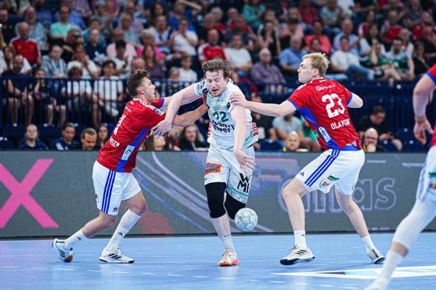 Nicolaj Jorgensen (Handball Verein Hamburg, 11), Erik Persson (Frisch Auf Goeppingen, 22), Einar Olafsson (Handball Sport Verein Hamburg, 23) GER, Handball Sport Verein Hamburg vs. Frisch Auf Goeppingen, Handball, 1. Bundesliga, Spieltag 32, Saison 2025 2026, 25.05.2026 GER, Handball Sport Verein Hamburg vs. Frisch Auf Goeppingen, Handball, 1. Bundesliga, Spieltag 32, Saison 2025 2026, 25.05.2026 Hamburg Copyright: xEibner-Pressefoto MarcelxvonxFehrnx EP_MFN