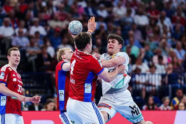 Einar Olafsson (Handball Verein Hamburg, 23), Andreas Magaard (Handball Sport Verein Hamburg, 04), Elias Newel (Frisch Auf Goeppingen, 40) GER, Handball Sport Verein Hamburg vs. Frisch Auf Goeppingen, Handball, 1. Bundesliga, Spieltag 32, Saison 2025 2026, 25.05.2026 GER, Handball Sport Verein Hamburg vs. Frisch Auf Goeppingen, Handball, 1. Bundesliga, Spieltag 32, Saison 2025 2026, 25.05.2026 Hamburg Copyright: xEibner-Pressefoto MarcelxvonxFehrnx EP_MFN