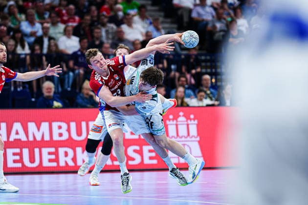Moritz Sauter (Handball Verein Hamburg, 33), Elias Newel (Frisch Auf Goeppingen, 40) GER, Handball Sport Verein Hamburg vs. Frisch Auf Goeppingen, Handball, 1. Bundesliga, Spieltag 32, Saison 2025 2026, 25.05.2026 GER, Handball Sport Verein Hamburg vs. Frisch Auf Goeppingen, Handball, 1. Bundesliga, Spieltag 32, Saison 2025 2026, 25.05.2026 Hamburg Copyright: xEibner-Pressefoto MarcelxvonxFehrnx EP_MFN