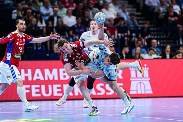 Moritz Sauter (Handball Verein Hamburg, 33), Elias Newel (Frisch Auf Goeppingen, 40) GER, Handball Sport Verein Hamburg vs. Frisch Auf Goeppingen, Handball, 1. Bundesliga, Spieltag 32, Saison 2025 2026, 25.05.2026 GER, Handball Sport Verein Hamburg vs. Frisch Auf Goeppingen, Handball, 1. Bundesliga, Spieltag 32, Saison 2025 2026, 25.05.2026 Hamburg Copyright: xEibner-Pressefoto MarcelxvonxFehrnx EP_MFN
