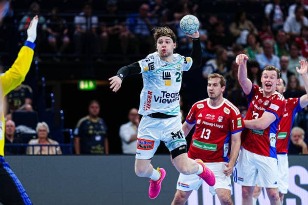 Wurf Tor Franko Lastro (Frisch Auf Goeppingen, 28) GER, Handball Verein Hamburg vs. Frisch Auf Goeppingen, Handball, 1. Bundesliga, Spieltag 32, Saison 2025 2026, 25.05.2026 GER, Handball Sport Verein Hamburg vs. Frisch Auf Goeppingen, Handball, 1. Bundesliga, Spieltag 32, Saison 2025 2026, 25.05.2026 Hamburg Copyright: xEibner-Pressefoto MarcelxvonxFehrnx EP_MFN