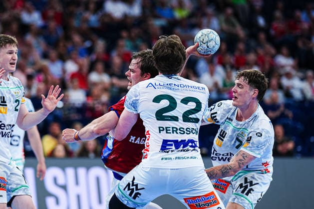 Andreas Magaard (Handball Verein Hamburg, 04), Erik Persson (Frisch Auf Goeppingen, 22) GER, Handball Sport Verein Hamburg vs. Frisch Auf Goeppingen, Handball, 1. Bundesliga, Spieltag 32, Saison 2025 2026, 25.05.2026 GER, Handball Sport Verein Hamburg vs. Frisch Auf Goeppingen, Handball, 1. Bundesliga, Spieltag 32, Saison 2025 2026, 25.05.2026 Hamburg Copyright: xEibner-Pressefoto MarcelxvonxFehrnx EP_MFN