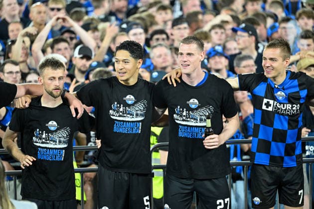 Paderborn, Home Deluxe Arena, 25.05.26, GER, Herren, Relegation, Saison 2025-2026, SC Paderborn 07 - VfL Wolfsburg Bild: Schlussjubel, Emotion, Freude bei den Spielern des SC Paderborn nach dem Aufstieg. v.li. Sebastian KLAAS (Paderborn), Santiago CASTANEDA (Paderborn), Steffen TIGGES (Paderborn) und Filip BILBIJA (Paderborn) DFL regulations prohibit any use of photographs as image sequences and or quasi-video. NRW Deutschland