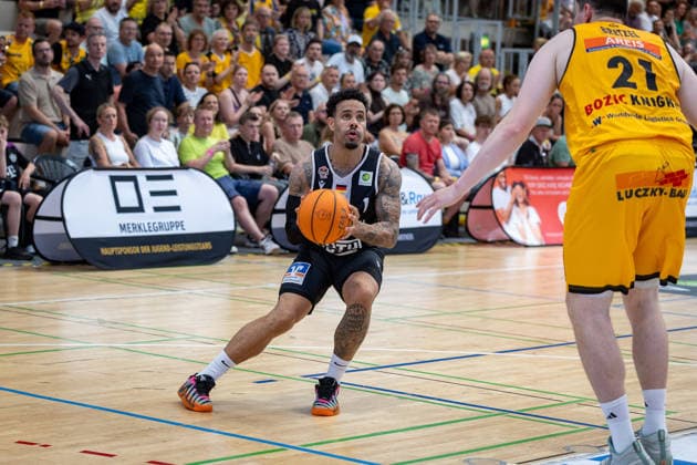 Daniel Alexander Norl (Giessen 46ers, 01) Nicolas Bretzel (Bozic Estriche Knights Kirchheim, 21) GER, Bozic Estriche Knights Kirchheim vs. Giessen 46ers, BARMER 2. Basketball Bundesliga, Playoffs Halbfinale Spiel 3, Saison 2025 2026, 26.05.2026 GER, Bozic Estriche Knights Kirchheim vs. Giessen 46ers, BARMER 2. Basketball Bundesliga, Playoffs Halbfinale Spiel 3, Saison 2025 2026, 26.05.2026 Goeppingen Copyright: xEibner-Pressefoto NinaxSanderx EP_NSR