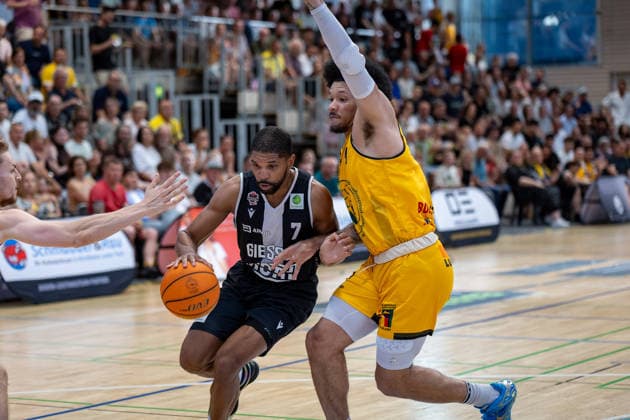 Kyle Anthony Castlin (Giessen 46ers, 07) Tylan James Pope (Bozic Estriche Knights Kirchheim, 09) GER, Bozic Estriche Knights Kirchheim vs. Giessen 46ers, BARMER 2. Basketball Bundesliga, Playoffs Halbfinale Spiel 3, Saison 2025 2026, 26.05.2026 GER, Bozic Estriche Knights Kirchheim vs. Giessen 46ers, BARMER 2. Basketball Bundesliga, Playoffs Halbfinale Spiel 3, Saison 2025 2026, 26.05.2026 Goeppingen Copyright: xEibner-Pressefoto NinaxSanderx EP_NSR