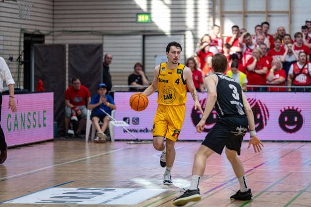 Gian Bahattin Aydinoglu (Bozic Estriche Knights Kirchheim, 04) Aiden Warnholtz (Giessen 46ers, 03) GER, Bozic Estriche Knights Kirchheim vs. Giessen 46ers, BARMER 2. Basketball Bundesliga, Playoffs Halbfinale Spiel 3, Saison 2025 2026, 26.05.2026 GER, Bozic Estriche Knights Kirchheim vs. Giessen 46ers, BARMER 2. Basketball Bundesliga, Playoffs Halbfinale Spiel 3, Saison 2025 2026, 26.05.2026 Goeppingen Copyright: xEibner-Pressefoto NinaxSanderx EP_NSR