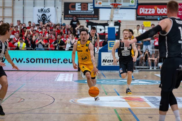Gian Bahattin Aydinoglu (Bozic Estriche Knights Kirchheim, 04) Luis Elias Koenig Figge (Giessen 46ers, 14) GER, Bozic Estriche Knights Kirchheim vs. Giessen 46ers, BARMER 2. Basketball Bundesliga, Playoffs Halbfinale Spiel 3, Saison 2025 2026, 26.05.2026 GER, Bozic Estriche Knights Kirchheim vs. Giessen 46ers, BARMER 2. Basketball Bundesliga, Playoffs Halbfinale Spiel 3, Saison 2025 2026, 26.05.2026 Goeppingen Copyright: xEibner-Pressefoto NinaxSanderx EP_NSR