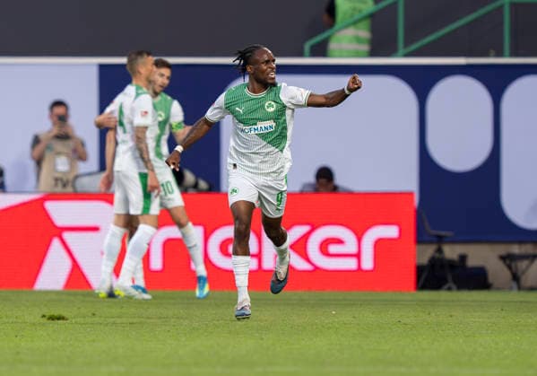 Jubel nach dem Tor zum 1-0 durch Noel Futkeu (SpVgg Greuther Fuerth, 9), jubelnd, bejubelt, jubelt, jubeln, emotionen, celebrate. Hier jubelt er über sein Tor. SpVgg Greuther Fürth - Rot Weiss Essen, Fussball, Relegation zur 2. Bundesliga Rückspiel, Sportpark Ronhof, Fürth DFL regulations prohibit any use of photographs as image sequences and or quasi-video. Copyright: HMBxMedia xMarcoxBader