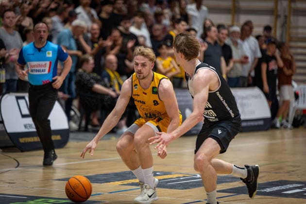 Lucas Mayer (Bozic Estriche Knights Kirchheim, 08) Aiden Warnholtz (Giessen 46ers, 03) GER, Bozic Estriche Knights Kirchheim vs. Giessen 46ers, BARMER 2. Basketball Bundesliga, Playoffs Halbfinale Spiel 3, Saison 2025 2026, 26.05.2026 GER, Bozic Estriche Knights Kirchheim vs. Giessen 46ers, BARMER 2. Basketball Bundesliga, Playoffs Halbfinale Spiel 3, Saison 2025 2026, 26.05.2026 Goeppingen Copyright: xEibner-Pressefoto NinaxSanderx EP_NSR