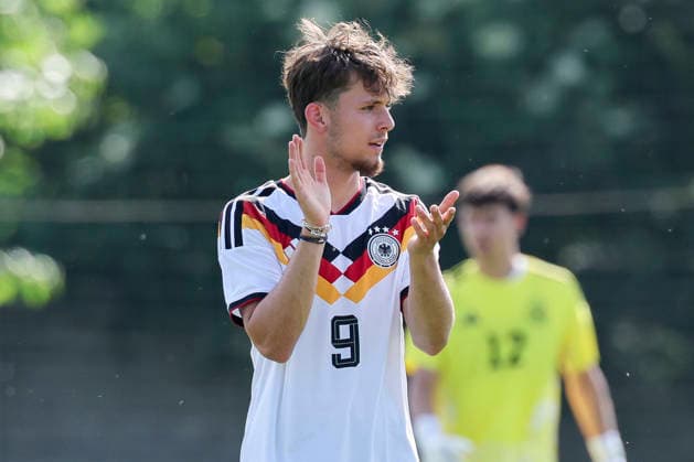 Otto Stange (Germany) bejubelt seinen Treffer zum 2:2, UEFA Under 19 friendly, Slovakia v Germany, MOL Academy am 27. May 2026 in Dunajska Streda, Slowakei. (Foto von Marco Steinbrenner DeFodi Images) Otto Stange (Germany) celebrates after scoring his teams second goal, UEFA Under 19 friendly, Slovakia v Germany, MOL Academy, May 27, 2026 in Dunajska Streda, Slovakia. (Photo by Marco Steinbrenner DeFodi Images) -