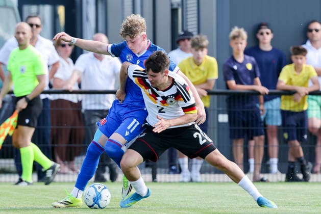 Samuel Kovacik (Slovakia) und Rafael Pinto Pedrosa (Germany) kaempfen um den Ball, UEFA Under 19 friendly, Slovakia v Germany, MOL Academy am 27. May 2026 in Dunajska Streda, Slowakei. (Foto von Marco Steinbrenner DeFodi Images) Samuel Kovacik (Slovakia) und Rafael Pinto Pedrosa (Germany) battle for the ball, UEFA Under 19 friendly, Slovakia v Germany, MOL Academy, May 27, 2026 in Dunajska Streda, Slovakia. (Photo by Marco Steinbrenner DeFodi Images) -
