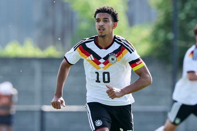 Francis Onyeka (Germany) schaut, UEFA Under 19 friendly, Slovakia v Germany, MOL Academy am 27. May 2026 in Dunajska Streda, Slowakei. (Foto von Marco Steinbrenner DeFodi Images) Francis Onyeka (Germany) looks on, UEFA Under 19 friendly, Slovakia v Germany, MOL Academy, May 27, 2026 in Dunajska Streda, Slovakia. (Photo by Marco Steinbrenner DeFodi Images) -