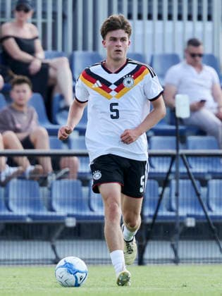 Ben Nink (Germany) kontrolliert den Ball, UEFA Under 19 friendly, Slovakia v Germany, MOL Academy am 27. May 2026 in Dunajska Streda, Slowakei. (Foto von Marco Steinbrenner DeFodi Images) Ben Nink (Germany) controls the ball, UEFA Under 19 friendly, Slovakia v Germany, MOL Academy, May 27, 2026 in Dunajska Streda, Slovakia. (Photo by Marco Steinbrenner DeFodi Images) -