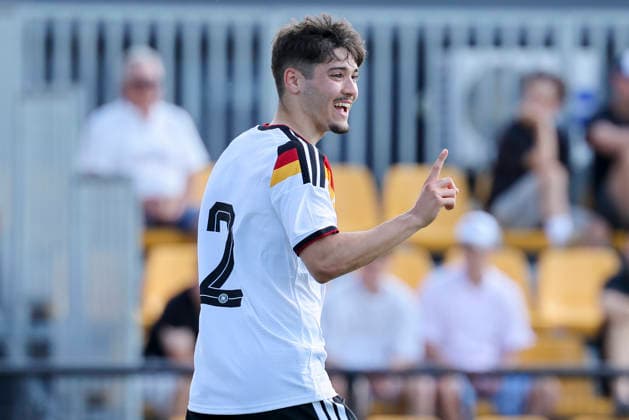 Rafael Pinto Pedrosa (Germany) gestikuliert, UEFA Under 19 friendly, Slovakia v Germany, MOL Academy am 27. May 2026 in Dunajska Streda, Slowakei. (Foto von Marco Steinbrenner DeFodi Images) Rafael Pinto Pedrosa (Germany) gestures, UEFA Under 19 friendly, Slovakia v Germany, MOL Academy, May 27, 2026 in Dunajska Streda, Slovakia. (Photo by Marco Steinbrenner DeFodi Images) -