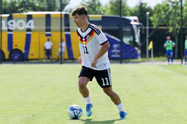 Moritz Reimers (Germany) kontrolliert den Ball, UEFA Under 19 friendly, Slovakia v Germany, MOL Academy am 27. May 2026 in Dunajska Streda, Slowakei. (Foto von Marco Steinbrenner DeFodi Images) Moritz Reimers (Germany) controls the ball, UEFA Under 19 friendly, Slovakia v Germany, MOL Academy, May 27, 2026 in Dunajska Streda, Slovakia. (Photo by Marco Steinbrenner DeFodi Images) -