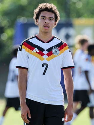 Montrell Culbreath (Germany) schaut, UEFA Under 19 friendly, Slovakia v Germany, MOL Academy am 27. May 2026 in Dunajska Streda, Slowakei. (Foto von Marco Steinbrenner DeFodi Images) Montrell Culbreath (Germany) looks on, UEFA Under 19 friendly, Slovakia v Germany, MOL Academy, May 27, 2026 in Dunajska Streda, Slovakia. (Photo by Marco Steinbrenner DeFodi Images) -