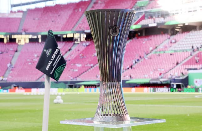 Crystal Palace - Rayo Vallecano Finale Conference League Leipzig, 27.05.2026, Leipzig Stadium, Fussball, UEFA Conference League, Finale , Crystal Palace (ENG) vs. Rayo Vallecano (ESP) , Im Bild: Sieger-Trophäe der UEFA Conference League. , Nur zur redaktionellen Nutzung. Only editorial use. , UEFA regulations prohibit any use of photographs as image sequences and or quasi-video. ,