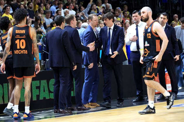 DEU, easyCredit BBL, ALBA vs. Rasta Vechta, 27.05.2026, Uber-Arena, Berlin, DEU, easyCredit BBL, ALBA vs. Rasta Vechta, im Bild CHEFTRAINER Pedro Calles (ALBA Berlin), Headcoach Christian Held (RASTA Vechta)