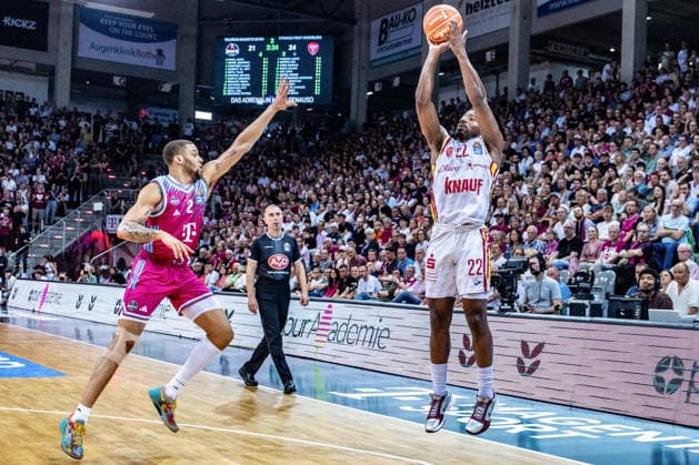 Johnathan Stove (Fitness First Wuerzburg Baskets, 22) frei vs Alijah Comithier (Telekom Baskets Bonn, 02) Telekom Baskets Bonn vs. Fitness First Wuerzburg Baskets, Basketball, easy Credit BBL, Playoffs, Viertelfinale, 5. Spieltag, 2025 2026, 27.05.2026 Telekom Baskets Bonn vs. Fitness First Wuerzburg Baskets, Basketball, easy Credit BBL, Playoffs, Viertelfinale, 5. Spieltag, 2025 2026, 27.05.2026 Bonn Copyright: xEibner-Pressefoto GerhardxWingenx EP_GWR