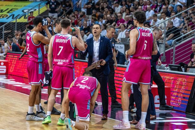 Marko Stankovic (Telekom Baskets Bonn, Headcoach) gibt Anweisungen Telekom Baskets Bonn vs. Fitness First Wuerzburg Baskets, Basketball, easy Credit BBL, Playoffs, Viertelfinale, 5. Spieltag, 2025 2026, 27.05.2026 Telekom Baskets Bonn vs. Fitness First Wuerzburg Baskets, Basketball, easy Credit BBL, Playoffs, Viertelfinale, 5. Spieltag, 2025 2026, 27.05.2026 Bonn Copyright: xEibner-Pressefoto GerhardxWingenx EP_GWR