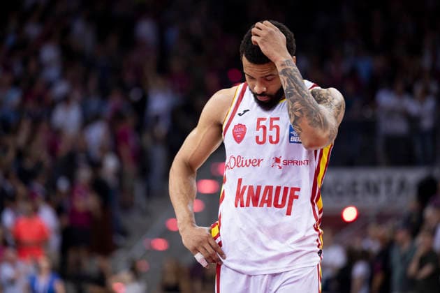 David MUENKAT (WUE 55, mi.) fasst sich an den Kopf, ist enttaeuscht, ratlos, Enttaeuschung, Frust, Einzelbild. Endstand 66:63, Basketball 1.Bundesliga Telekom Baskets Bonn-Fitness First Wuerzburg Baskets (Würzburg) BON vs WUE Playoffs, Viertelfinale, 5. Spiel, im T E L E K O M D O M E, am 27.05.2026, Â