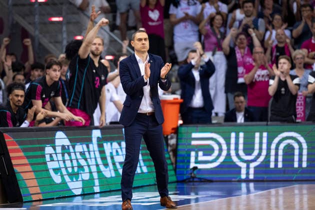 Head Coach Marko STANKOVIC (BON, mi.) freut sich, klatscht, Geste, Endstand 66:63, Basketball 1.Bundesliga Telekom Baskets Bonn-Fitness First Wuerzburg Baskets (Würzburg) BON vs WUE Playoffs, Viertelfinale, 5. Spiel, im T E L E K O M D O M E, am 27.05.2026, Â