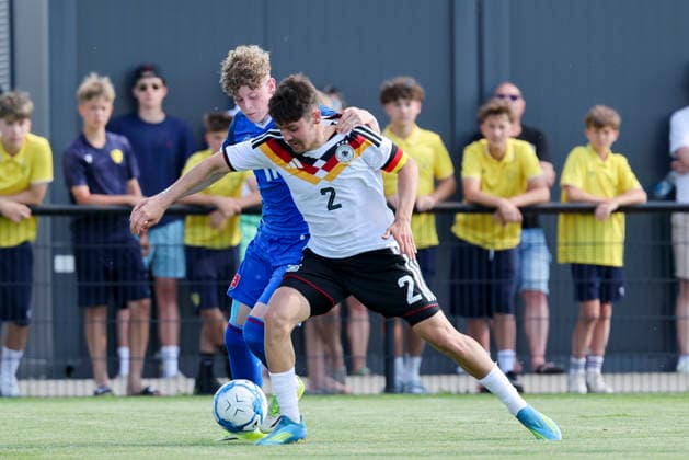 Samuel Kovacik (Slovakia) und Rafael Pinto Pedrosa (Germany) kaempfen um den Ball, UEFA Under 19 friendly, Slovakia v Germany, MOL Academy am 27. May 2026 in Dunajska Streda, Slowakei. (Foto von Marco Steinbrenner DeFodi Images) Samuel Kovacik (Slovakia) und Rafael Pinto Pedrosa (Germany) battle for the ball, UEFA Under 19 friendly, Slovakia v Germany, MOL Academy, May 27, 2026 in Dunajska Streda, Slovakia. (Photo by Marco Steinbrenner DeFodi Images) -