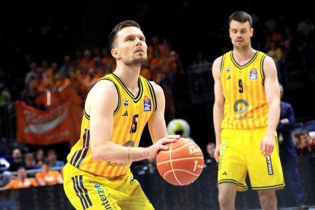 DEU, easyCredit BBL, ALBA vs. Rasta Vechta, 27.05.2026, Uber-Arena, Berlin, DEU, easyCredit BBL, ALBA vs. Rasta Vechta, im Bild Martin Hermannsson (ALBA Berlin 15), JONAS MATTISSECK (ALBA Berlin 9)