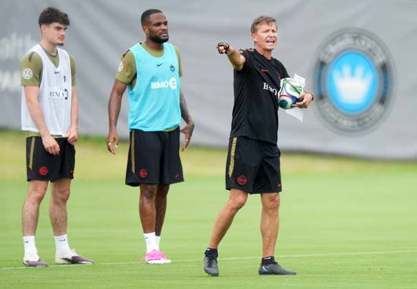 May 28, 2026, Charlotte, Nc, UNITED STATES: Jesse Marsh, right, Canada s national soccer head coach yells during team Canada World Cup roster selection camp in Charlotte, NC on Thursday, May 28, 2026. Canada News - May 28, 2026 - ZUMAc35_ 20260528_zaf_c35_088 Copyright: xNathanxDenettex