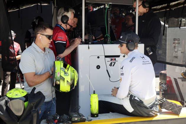 Dirk Mueller (GER) Berater mit einem Helm in der Hand und Mike Schumacher (GER) Honda 47, 1. freies Training, Team Rahal Letterman Lanigan Racing, Detroit, Michigan, USA, 29.05.2026, IndyCar, Indy Car, IRL, USA Serie