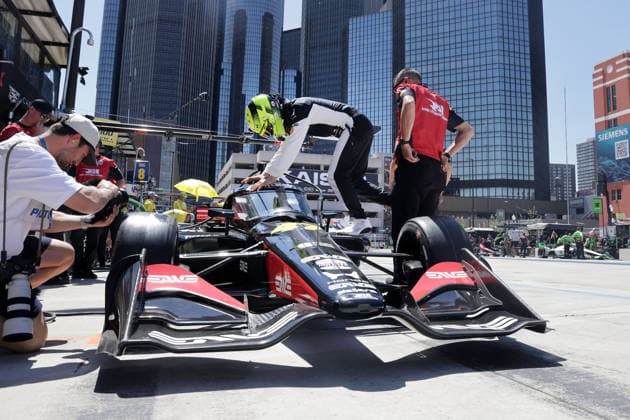 Mike Schumacher (GER) steigt in seinen Honda 47 ein, 1. freies Training, Team Rahal Letterman Lanigan Racing, Detroit, Michigan, USA, 29.05.2026, IndyCar, Indy Car, IRL, USA Serie, fotografiert von seinem Content Kreator links