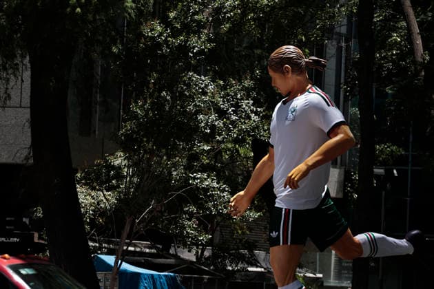 May 29, 2026, Mexico City, Cdmx, Mexico: Millions of tourists and Mexicans stroll along Paseo de la Reforma Avenue throughout the year, as it s one of the city s main tourist routes, home to the Angel of Independence. But these days, it s filled with art in anticipation of the opening of the third FIFA World Cup, WM, Weltmeisterschaft, Fussball 2026. Giant figures of soccer players have been placed along the avenue so that soccer fans can take photos alone or with their families to commemorate the next biggest sporting event in the world. Mexico City Mexico - ZUMAp204 20260529_zip_p204_069 Copyright: xJosuexPerezx