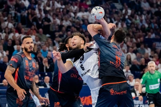 Hamburg 30.05.2026, Handball, Herren, EHF European League Men 2025 26, Halbfinale, Montpellier Handball - THW Kiel Harald Reinkind (THW Kiel, 6) im Zweikampf mit Hugo Bryan (Montpellier Handball, 26, li.) und Zvonimir Srna (Montpellier Handball, 11, re.)